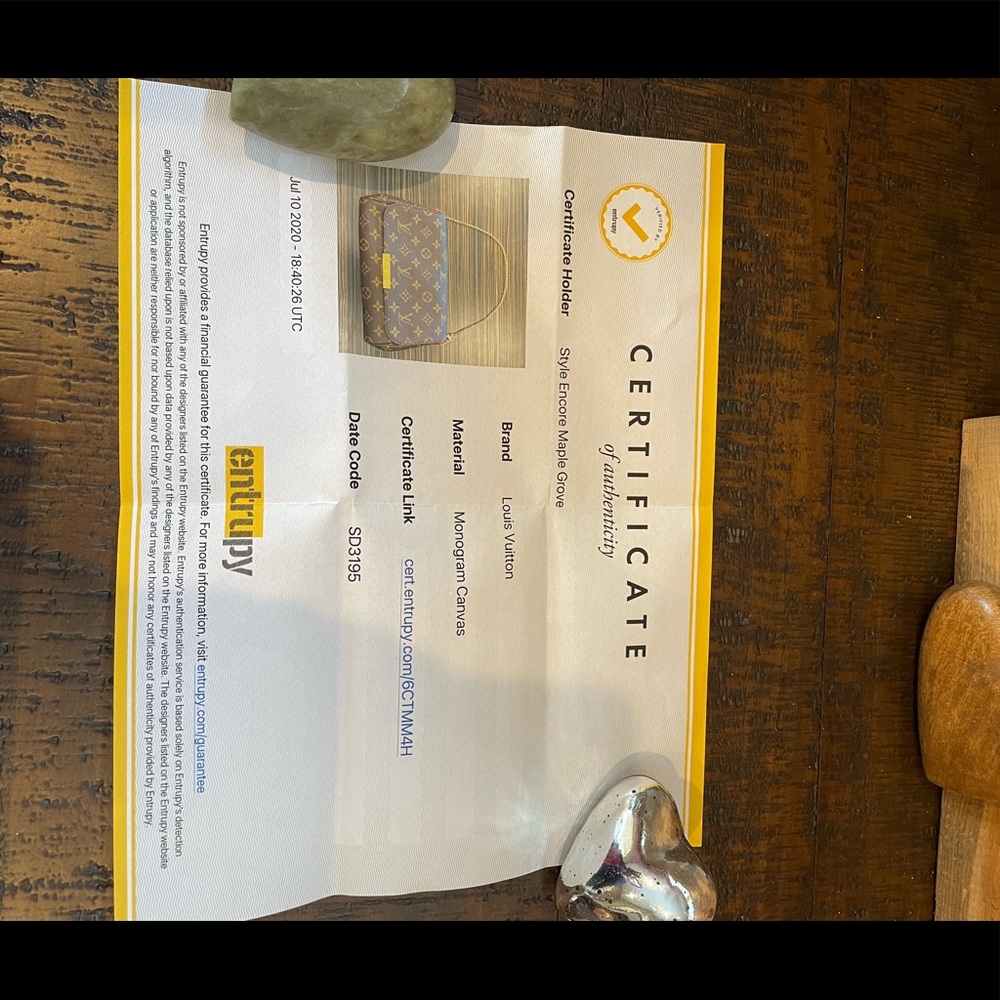 Beautiful authentic Louis Vuitton Favorite MM bag!